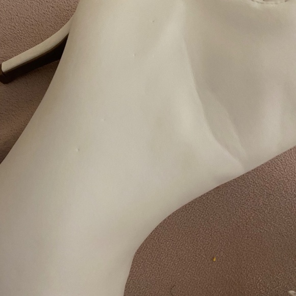 White ankle boots - Picture 1 of 5